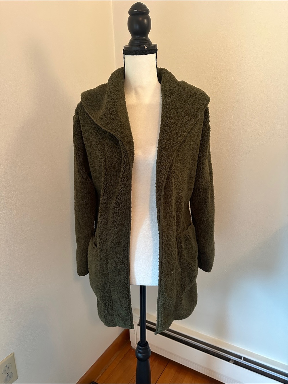 NWOT Koolaburra by UGG Green Open Fleece Small